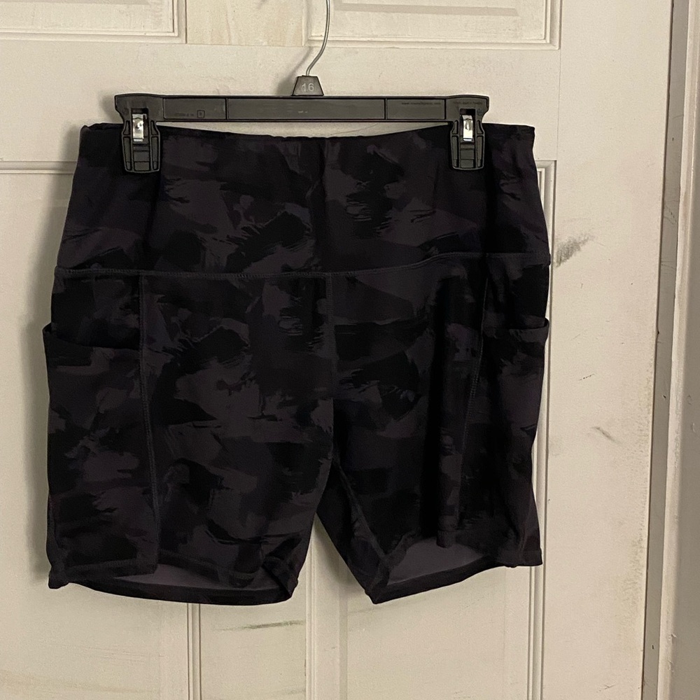 Black Camo Women's Athletic Shorts